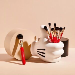 Mickey Mouse hand storage pot